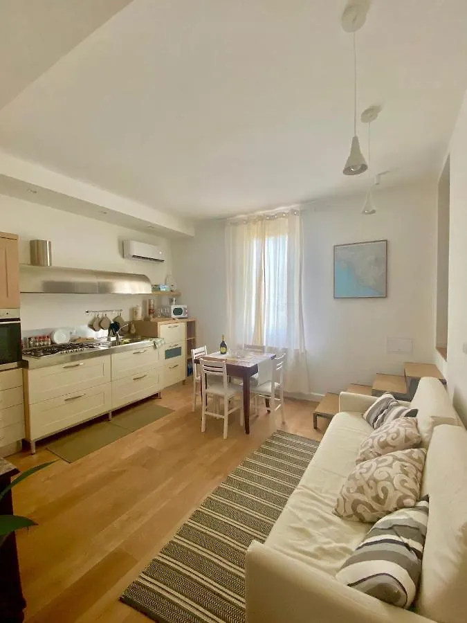 הקונטקטים של Casa Viola